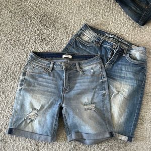 2 pairs of Bermuda mid rise shorts